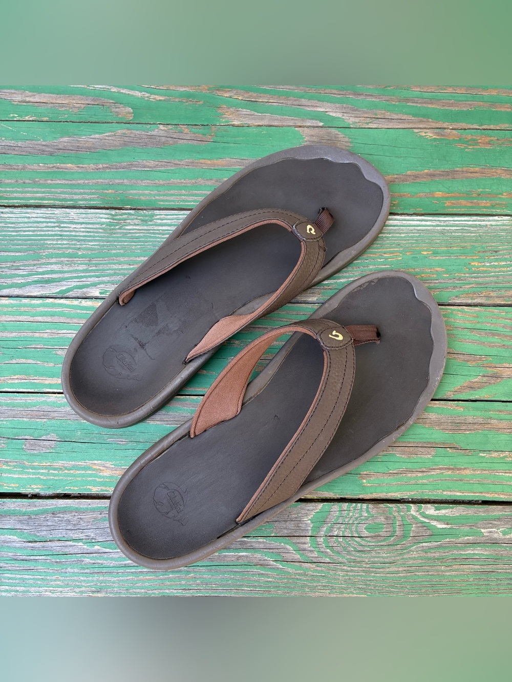 OluKai ‘OHANA Womens Sz 9 Slip On Thong Sandals Brown Flip Flop Beach Summer
